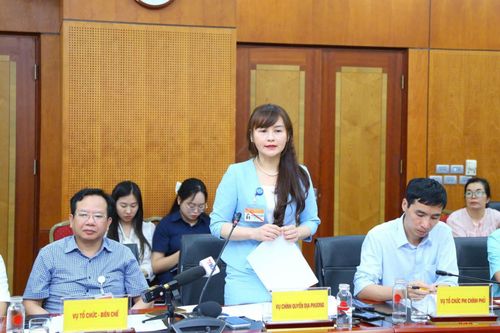 Bà Nguyễn Thị Tú Thanh - Phó vụ trưởng Vụ Chính quyền địa phương (Bộ Nội vụ) cung cấp thông tin tại buổi họp báo.