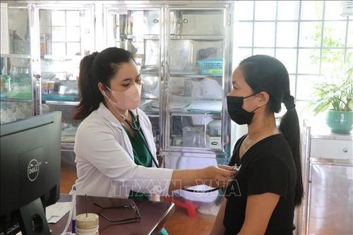 Địa bàn quản lý rộng, khối lượng công việc lớn, đội ngũ cán bộ y tế phải kiêm nhiệm nhiều việc, phần nào ảnh hưởng đến hiệu quả chuyên môn và chất lượng phục vụ.