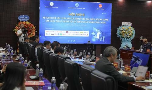 Quang cảnh Hội nghị công bố Kế hoạch phối hợp, triển khai thí điểm hỗ trợ cửa hàng, hộ kinh doanh bán buôn, bán lẻ chuyển đổi số trên địa bàn thành phố Đà Nẵng.