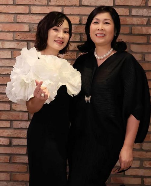 Với nhiều khán giả, đây là tín hiệu đáng mừng không chỉ bởi sự trở lại của hai nghệ sĩ gạo cội trên màn ảnh rộng (Ảnh: FBNV).