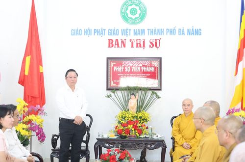 Chủ tịch Ủy ban MTTQ Việt Nam thành phố Lê Trí Thanh phát biểu tại buổi thăm. Ảnh: NGỌC HÀ