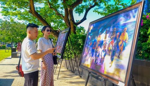 Nhiều tác phẩm tại triển lãm khai thác vẻ đẹp thiên nhiên, văn hóa và nhịp sống vùng đất Gia Lai. Ảnh: Ngọc Nhuận