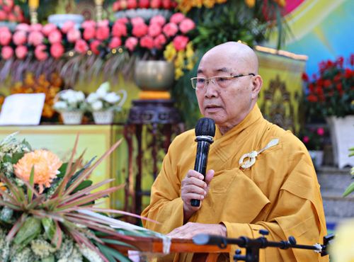 Hòa thượng Thích Minh Nhật, Ủy viên Hội đồng Trị sự, Trưởng Ban Trị sự Giáo hội Phật giáo Việt Nam tỉnh Lâm Đồng đọc diễn văn Phật đản của Đại lão Hòa thượng Thích Thiện Nhơn, Chủ tịch Hội đồng Trị sự Giáo hội Phật giáo Việt Nam