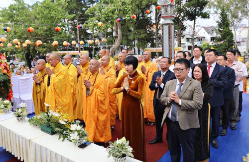 Lãnh đạo tỉnh Lâm Đồng tham dự Đại lễ Phật đản