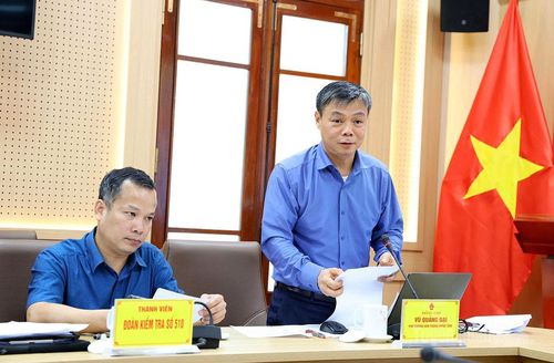 Thành viên Đoàn kiểm tra phát biểu chỉ ra những tồn tại hạn chế yêu cầu Ban Quản lý dự án đầu tư xây dựng công trình tỉnh sớm khắc phục.