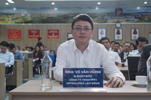Ông Võ Văn Hùng - Quyền Giám đốc Petrolimex Lâm Đồng tham dự Hội nghị