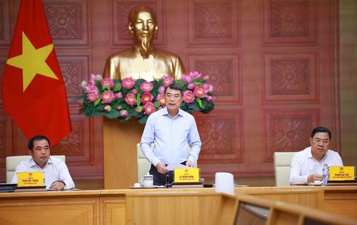 Thủ tướng Lê Minh Hưng chủ trì họp về nhà ở cho thuê trên địa bàn thành phố Hà Nội. Ảnh: TTXVN.