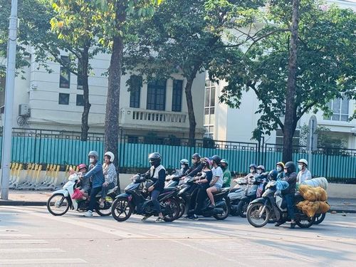 Nhiều nước EU đã chuyển đổi gần như toàn bộ xăng RON 95 sang xăng E10 nhằm đáp ứng mục tiêu giảm phát thải và trung hòa carbon. Ảnh minh họa: PV
