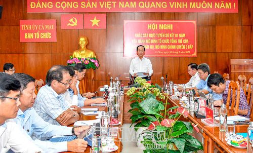 Đồng chí Hồ Thanh Thuỷ, Phó Bí thư Tỉnh uỷ, Chủ tịch Uỷ ban MTTQ Việt Nam tỉnh Cà Mau, thông tin, thực hiện Đề án bố trí cán bộ không là người địa phương, đến nay 100% Bí thư, Chủ tịch UBND, Chủ nhiệm UBKT xã, phường ở Cà Mau không phải người địa phương.