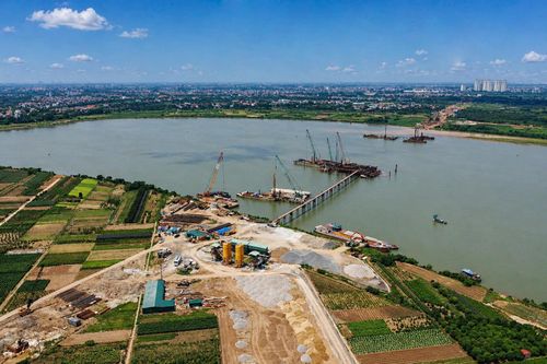 Thi công cầu Ngọc Hồi. Ảnh: Phạm Hùng