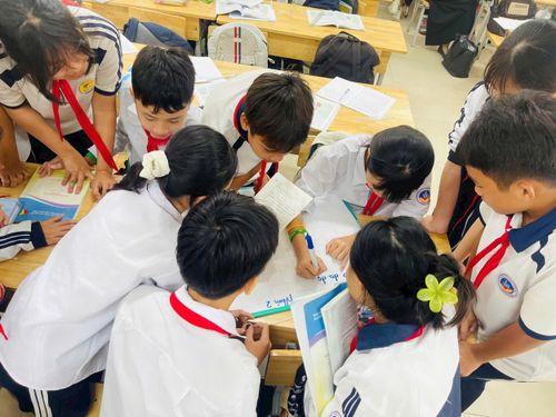Ngày 26-5 là ngày ôn thi cuối cùng của học sinh lớp 9 Trường THCS Quảng Phú Cầu trước kỳ thi vào lớp 10. Ảnh: Nguyễn Thanh