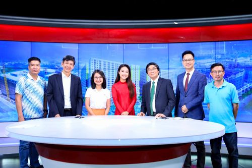 Các khách mời và ekip thực hiện Chương trình. Ảnh: Quang Thái