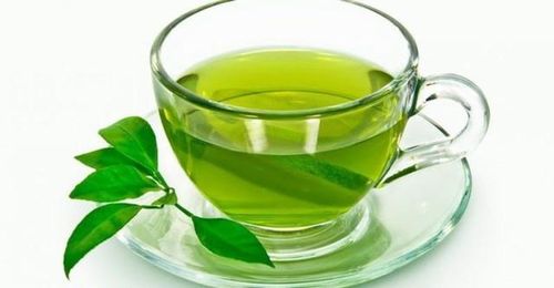 Dù trà xanh có nhiều lợi ích, nhưng uống quá nhiều có thể gây ra tác dụng phụ.