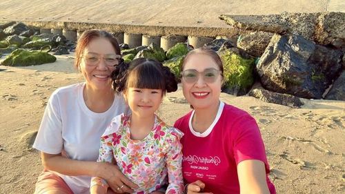 Với Lê Phương, con gái giống như một người bạn nhỏ có thể tâm sự, chia sẻ và "chữa lành" giúp cô luôn hạnh phúc trong cuộc sống.