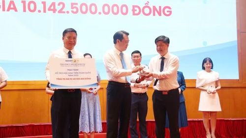 Các doanh nghiệp, tổ chức xã hội tài trợ cho trẻ em nhân tháng hành động.