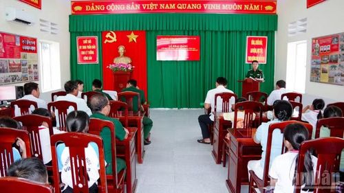 Quang cảnh buổi lễ khai giảng lớp học và ra mắt mô hình.