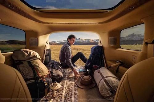Xpeng GX sử dụng công nghệ đánh lái và phanh điện tử của Bosch. Xe còn sở hữu hệ thống treo khí nén hai buồng và hệ thống đánh lái bánh sau với góc đánh lái 7,5 độ, có thể tăng lên 10 độ ở chế độ tự đỗ xe. Nhờ đó, mẫu SUV dài hơn 5,2 m này có bán kính quay đầu chỉ 5,4 m. Tại thị trường Trung Quốc, Xpeng GX có 2 tùy chọn động cơ.