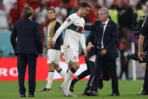 World Cup 2022 tại Qatar chứng kiến Ronaldo bị HLV Fernando Santos loại khỏi đội hình xuất phát của Bồ Đào Nha.