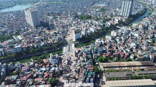 Dự án đường Vành đai 2,5 đoạn Đầm Hồng - Nguyễn Trãi dài khoảng 1,5km, có tổng mức đầu tư hơn 2.433 tỷ đồng, trong đó chi phí giải phóng mặt bằng chiếm hơn 2.001 tỷ đồng. Để phục vụ dự án, phường Khương Đình đã thu hồi hơn 60.000m2 đất, liên quan 720 hộ dân và 16 tổ chức. Đến nay, công tác giải phóng mặt bằng của dự án cơ bản hoàn thành.