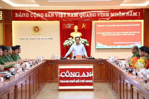 Chủ tịch UBND TPHCM Nguyễn Văn Được chủ trì buổi lễ.