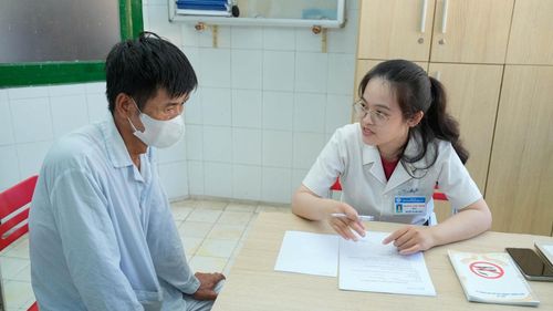 Từ ngày 26 đến 29/5, Bệnh viện Trung ương Huế triển khai hoạt động tuyên truyền và khám, tư vấn cai nghiện thuốc lá miễn phí cho người bệnh và người dân.