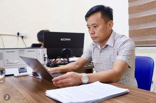 Phường Vũng Áng có 14 cán bộ từ các sở, ngành cấp tỉnh được tăng cường, biệt phái về “cắm chốt” tại địa bàn từ 3 - 12 tháng (ảnh 1). Anh Dương Hồng Thái - chuyên viên Phòng Quản lý đất đai (Sở NN&MT) luôn nỗ lực hoàn thành các phần việc phụ trách, kịp thời giúp địa phương tháo gỡ những "điểm nghẽn" trong giải phóng mặt bằng (ảnh 2).