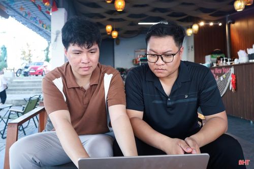 Đồng hành cùng tôi trong hành trình phát triển các nền tảng quảng bá du lịch thời gian tới là em trai Nguyễn Trọng Quý Mạnh (SN 2000, trú tại xã Thiên Cầm). Chúng tôi đang xây dựng website “Dulichthiencam.net” với mong muốn cung cấp thêm nhiều thông tin, hình ảnh và trải nghiệm thực tế về du lịch Thiên Cầm đến du khách gần xa.