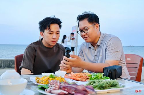 Tôi không thu phí cho các hoạt động hỗ trợ, hướng dẫn trải nghiệm vì mong muốn quảng bá quê hương bằng sự chân thành và tình yêu dành cho vùng biển nơi mình sinh ra. Nhiều du khách sau chuyến đi đã quay trở lại hoặc giới thiệu thêm bạn bè, người thân đến với Thiên Cầm. Điều đó trở thành động lực để tôi tiếp tục theo đuổi công việc này mỗi ngày.