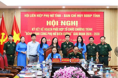 Các đại biểu chứng kiến nghi thức ký kết kế hoạch phối hợp thực hiện