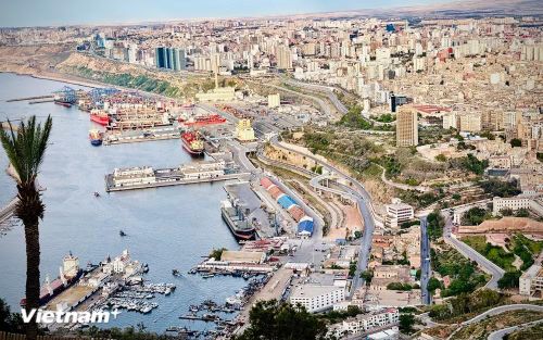 Một góc thành phố Oran nhìn từ trên cao. (Ảnh: Đặng Huế/Vietnam+)
