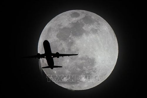 Mặt Trăng nhìn từ Los Angeles, Mỹ. Ảnh tư liệu - minh họa: THX/TTXVN