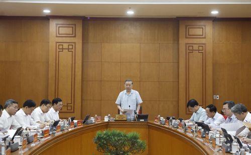 Sáng 25/5/2026, tại Trụ sở Trung ương Đảng, Tổng Bí thư, Chủ tịch nước Tô Lâm, Trưởng Ban Chỉ đạo Trung ương về phát triển khoa học, công nghệ, đổi mới sáng tạo và chuyển đổi số chủ trì buổi làm việc của Thường trực Ban Chỉ đạo để cho chủ trương về công tác nghiên cứu khoa học cơ bản. Ảnh: Thống Nhất/TTXVN