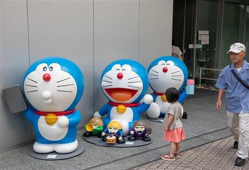 Hình tượng chú mèo máy nổi tiếng thế giới Doraemon trong truyện tranh Nhật Bản. Ảnh: Xuân Giao/TTXVN