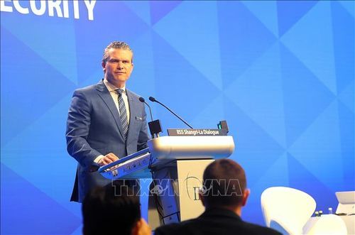 Bộ trưởng Chiến tranh Mỹ Pete Hegseth phát biểu tại Đối thoại Shangri-La 2025. Ảnh tư liệu: TTXVN
