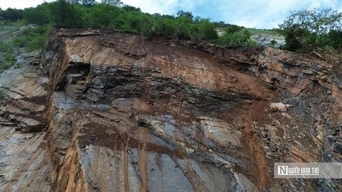 Khai thác từ dưới lên, không cắt tầng khai thác.