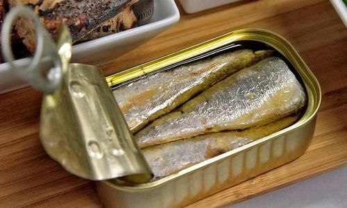 Cá mòi dù ăn tươi hay đóng hộp đều tốt cho sức khỏe giống nhau.