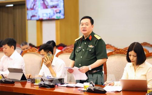 Đại diện Bộ chỉ huy Quân sự tỉnh Sơn La phát biểu tại cuộc họp. Ảnh: Trọng Đạt-TTXVN