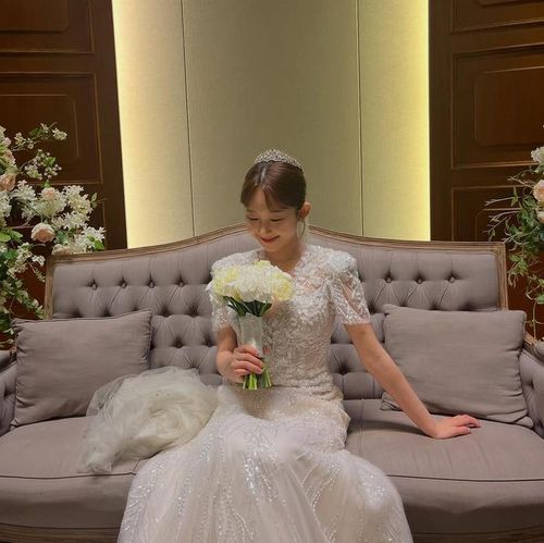 Nữ diễn viên Lee Soo Bin đã chính thức lên xe hoa vào ngày 25/5.