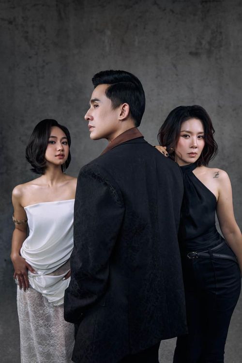 Khoảnh khắc thân thiết của các ngôi sao là món quà tri ân ý nghĩa dành tặng khán giả theo dõi Bóng Ma Hạnh Phúc. Ảnh: FBNV