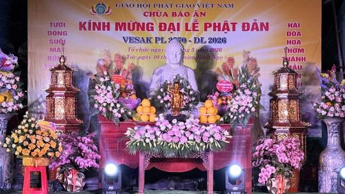 Đại lễ Phật đản diễn ra tại chùa Báo Ân trong không khí trang trọng và đầm ấm.