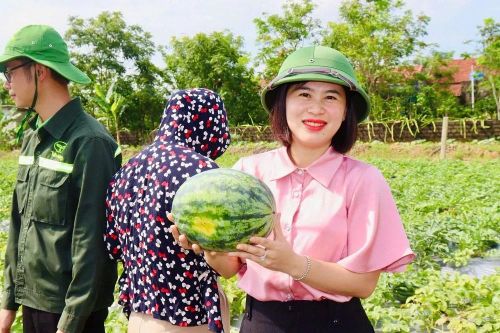 Để nâng cao giá trị sản xuất của cây dưa hấu, người trồng dưa xã Nga Sơn đã áp dụng các biện pháp khoa học - kỹ thuật vào sản xuất, bảo đảm sản lượng, chất lượng; mở rộng diện tích dưa hấu sản xuất theo tiêu chuẩn VietGAP. Đồng thời, phát triển cây dưa hấu theo chuỗi giá trị nhằm bảo đảm chất lượng, tiêu chuẩn và xây dựng thương hiệu dưa hấu Nga Sơn theo hướng bền vững.