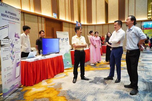 Hoạt động kết nối khởi nghiệp đổi mới sáng tạo diễn ra sôi nổi tại DAVAS 2026. Ảnh: VINH ANH