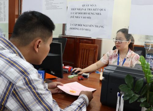 Thành phố đang tiến đến việc cấp giấy chứng nhận quyền sử dụng đất dựa trên cơ sở dữ liệu đất đai đã được số hóa. Ảnh: KHÁNH HÀ