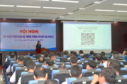 Sở Nông nghiệp và Môi trường tổ chức triển khai hệ thống (phần mềm) Thông tin đất đai VBDLis thống nhất trên toàn địa bàn thành phố. Ảnh: KHÁNH HÀ