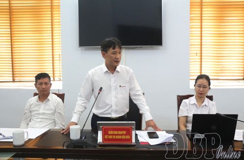Đại diện Ngân hàng Nông nghiệp và Phát triển nông thôn Việt Nam chi nhánh tỉnh Điện Biên tham gia ý kiến tại buổi làm việc.