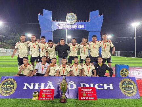 Câu lạc bộ Làng Sung (xã Ia Dơk) vô địch Giải Bóng đá vô địch các câu lạc bộ dân tộc thiểu số Đức Cơ tranh Cúp Gạo sạch An Phát 2026. Ảnh: ĐVCC