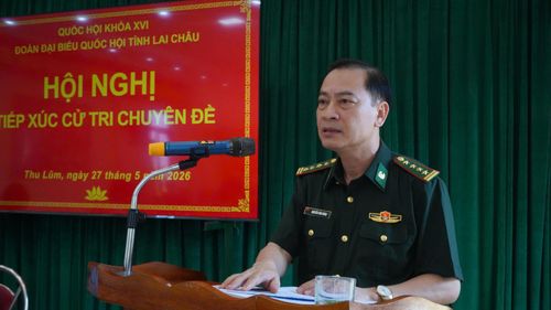 Đại tá Nguyễn Văn Hưng - Bí thư Đảng ủy, Chính ủy Ban Chỉ huy Bộ đội Biên phòng tỉnh phát biểu tại hội nghị.