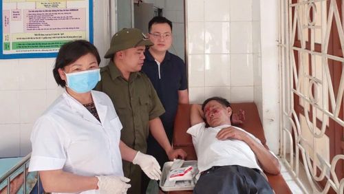 Ông Hưng được phát hiện và đưa đi cấp cứu kịp thời.