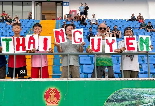 Khán giả tới cổ vũ nhiệt tình cho trận tranh hạng Ba của Giải bóng đá nữ Cup Quốc gia 2026.