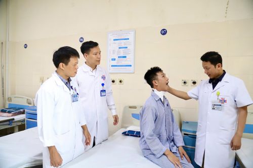 Ca phẫu thuật thành công bệnh nhân có thể tự ăn uống qua đường miệng, nói chuyện khá tốt với người xung quanh.